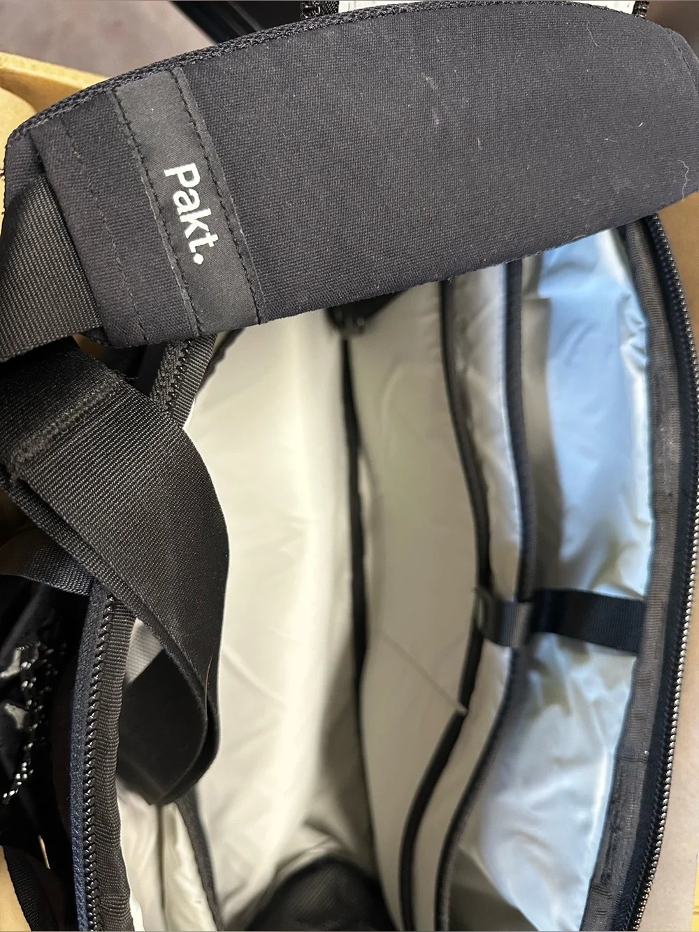 Pakt Everyday Duffel 25L- like new- black